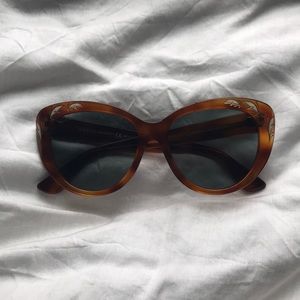 Authentic Gucci cat eye sun glasses 🌞